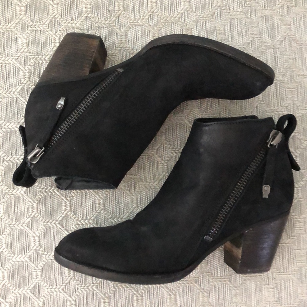 Dolce Vita Jaeger Bootie, Double Side Zip. Color: Black. Size 7 - Picture 3 of 13